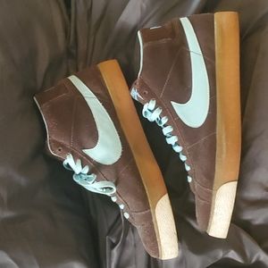 Sz 10 Brown and baby blue Nikes